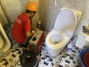 Thợ sửa điện nước và thông nghẹt wc